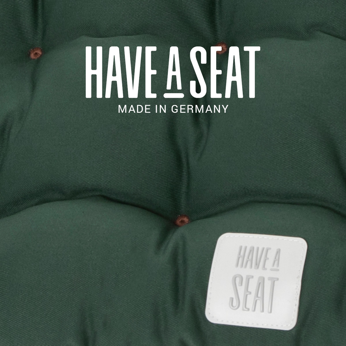 Hochwertige Sitzauflage 48x46 grün, Allergiker geeignet aus hautfreundlichem Baumwollstoff, gepolstert mit braunen Riegeln | HAVE A SEAT Living