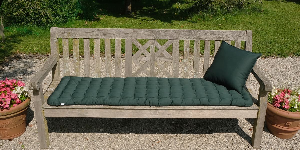 Darauf solltest du bei Gartenauflagen achten: Stoffqualität im Vergleich