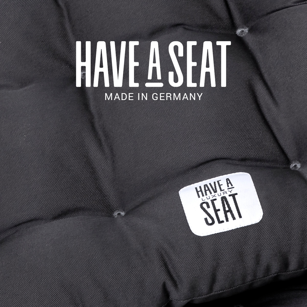 Hochwertige Sitzauflage 48x46 Grau, Allergiker geeignet aus hautfreundlichem Baumwollstoff, gepolstert mit grauen Riegeln | HAVE A SEAT Living