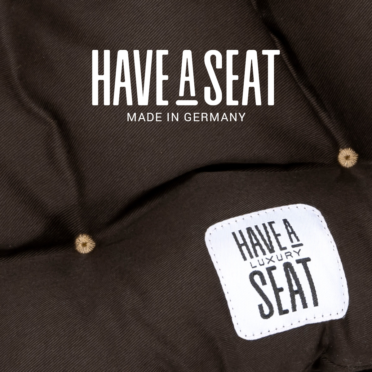 Hochwertige Sitzauflage 48x46 braun, Allergiker geeignet aus hautfreundlichem Baumwollstoff, gepolstert mit beigen Riegeln | HAVE A SEAT Living