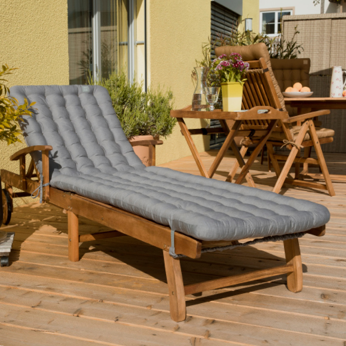 HAVE A SEAT Living Liegenauflage auf Gartenliege mit Rollen | bequeme und ergonomische Outdoor Auflage, wetterfest für Liegen auf Terrasse und Garten 
