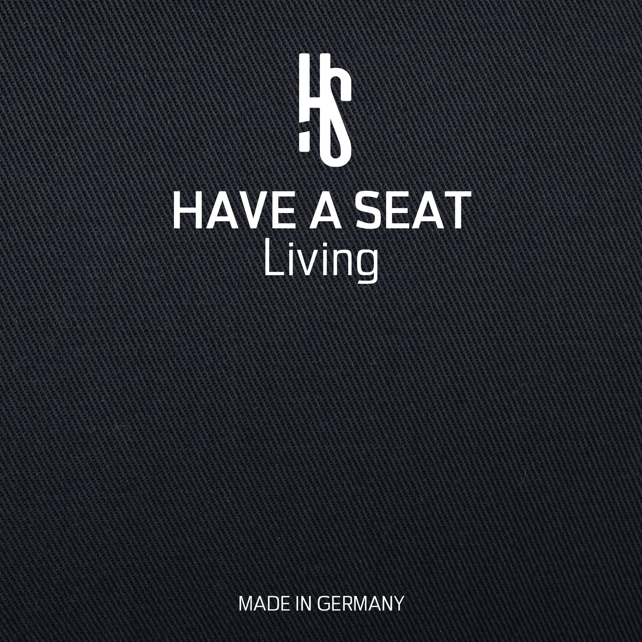 Detailansicht Stoffstruktur und Logo HAVE A SEAT Living – Serie Flair in Marine-Blau, Made in Germany