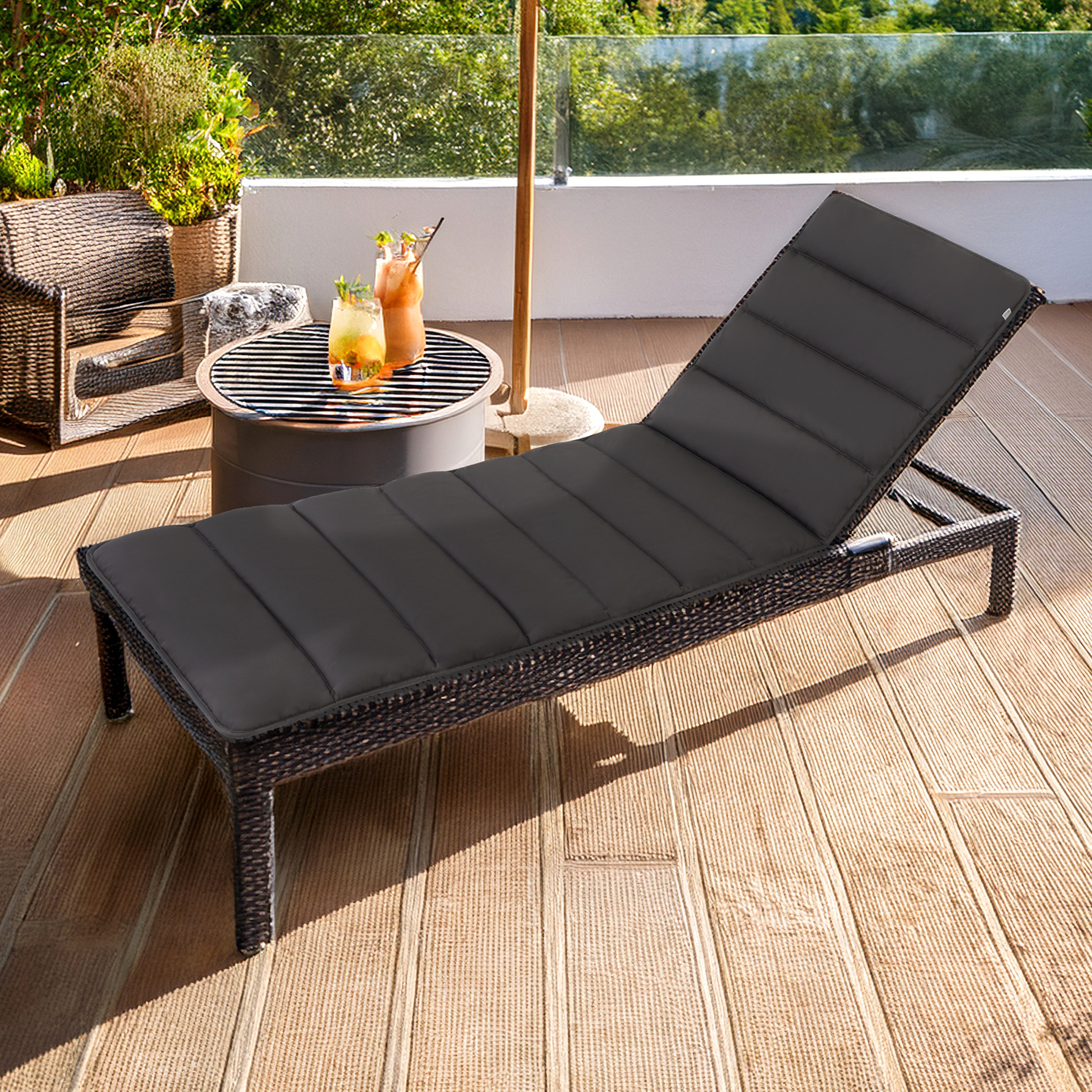Lifestyle - Premium Liegenauflagen Flair in Moosgrün, wetterfest und bequem, von HAVE A SEAT Living
